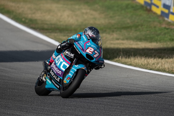 Moto2 Barcellona: prima vittoria in carriera per Daniel Holgado, sesto Celestino Vietti