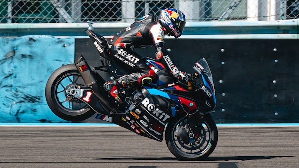 SBK Magny-Cours: Razgatlioglu firma la tripletta, Gara 2 senza storia