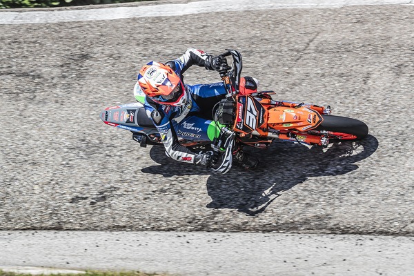 Supermoto: Andreotti vince la Rookie Cup!