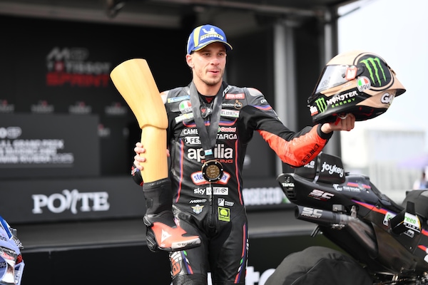 MotoGP San Marino: Marco Bezzecchi con 30.000 lire l'ha fatto meglio! Vittoria e festa con il Garpez