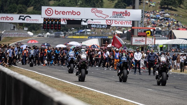 Da Misano piloti obbligati ad onorare l’inno prima del via. Marquez: “Prima o poi esploderemo”