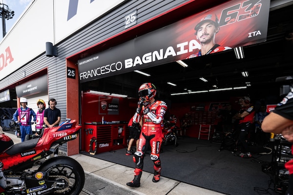 Olimpiadi Milano Cortina 2026: Francesco Bagnaia tra i tedofori