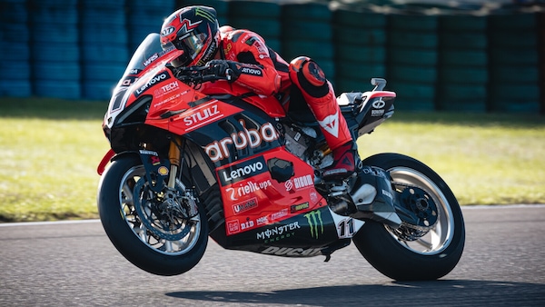 SBK Aragon: Bulega risponde a Toprak in FP2, 4° Locatelli