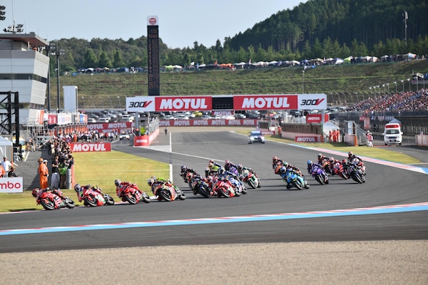 MotoGP Giappone, la tremenda caduta di Jorge Martin al via
