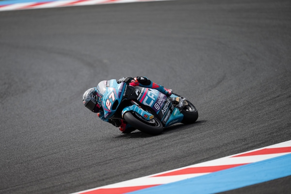 Moto2 Motegi: Daniel Holgado conquista il Giappone, out Celestino Vietti, sesto Tony Arbolino