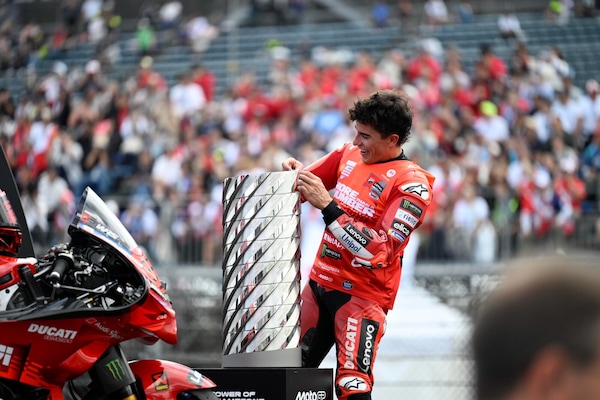 MotoGP, i festeggiamenti sfrenati di Marc e la Ducati