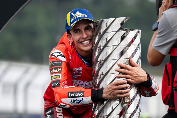 MotoGP, i complimenti a Marc Marquez: da Lorenzo ad Alonso e non solo