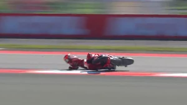 MotoGP, bruttissima caduta per Marquez: sbatte la testa