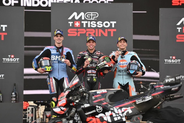 MotoGP, Sprint: Bezzecchi straordinario in Indonesia, vince in rimonta. Ultimo Bagnaia