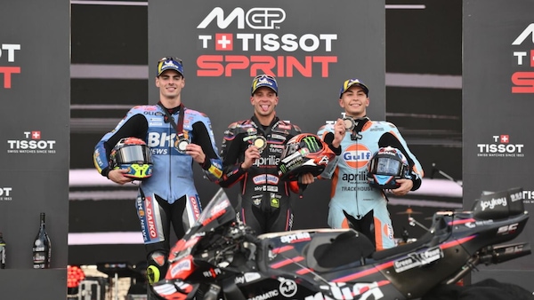 MotoGP, Sprint: Bezzecchi straordinario in Indonesia, vince in rimonta. Ultimo Bagnaia