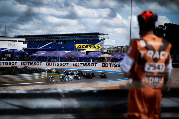 SBK LIVE, le prove libere da Estoril: la cronaca minuto per minuto