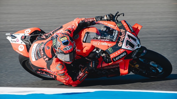 SBK Estoril: Bulega vince Gara 2 e tiene aperto il mondiale