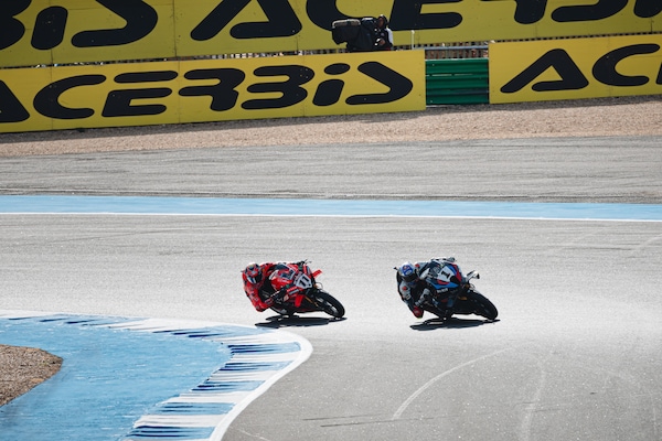 SBK Jerez: Razgatlioglu vede il titolo ma Bulega vuole portare tutto all’ultima giornata