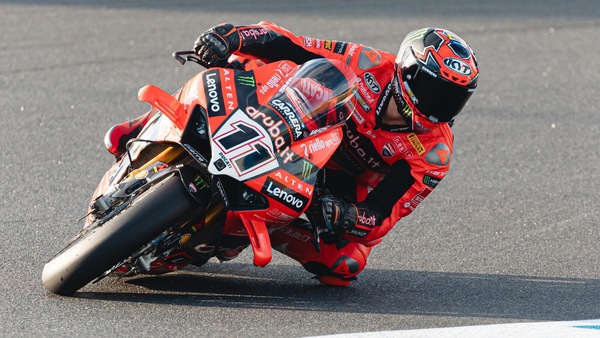 SBK, Jerez: Bulega comanda le FP2 nonostante un problema, 4° Toprak