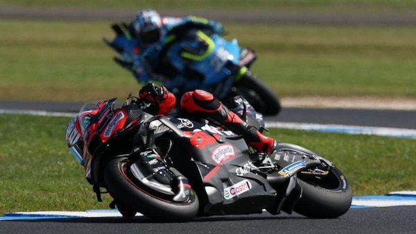 MotoGP, doppietta Aprilia: Bezzecchi vince, Fernandez secondo. Bagnaia in picchiata, penultimo con la Ducati