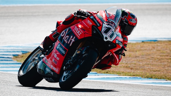 SBK Jerez: Bulega vince in solitaria Gara 1 e tiene aperto il mondiale