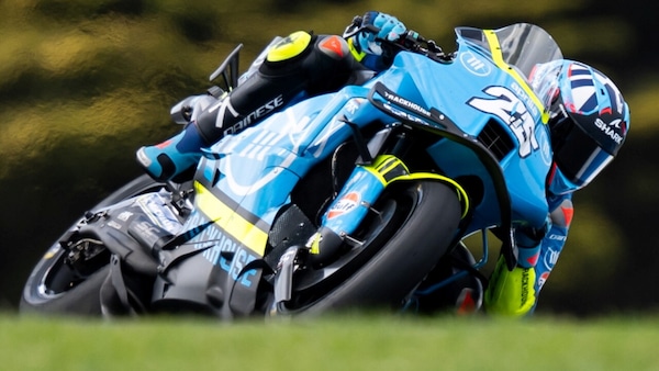 MotoGP, prima vittoria storica per Fernandez e Trackhouse, Diggia e Bezzecchi sul podio