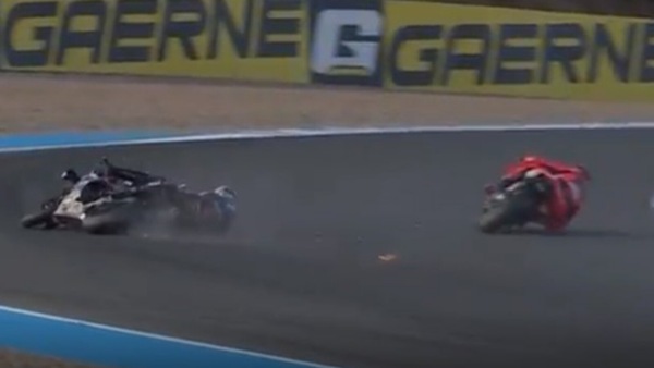 Superpole Race da batticuore a Jerez: Bulega mette ko Toprak e vince, il titolo resta in bilico