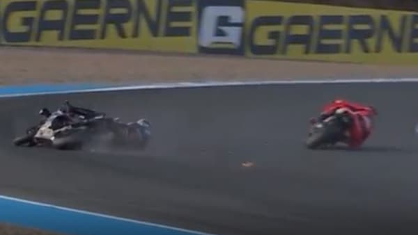 Superpole Race da batticuore a Jerez: Bulega mette ko Toprak e vince, il titolo resta in bilico