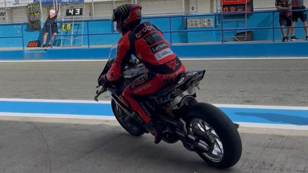 Si infiammano i test SBK a Jerez: Bulega rifila mezzo secondo a tutti con la nuova V4R