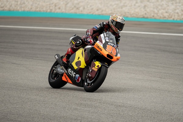 Moto2 Malesia: Jake Dixon trionfa a Sepang, Diogo Moreira nuovo leader del mondiale