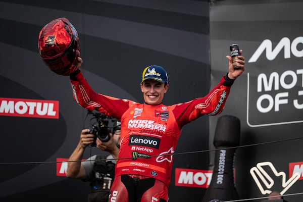 MotoGP, Lorenzo: “Marc Marquez due passi avanti gli altri. Nessuno è come lui”