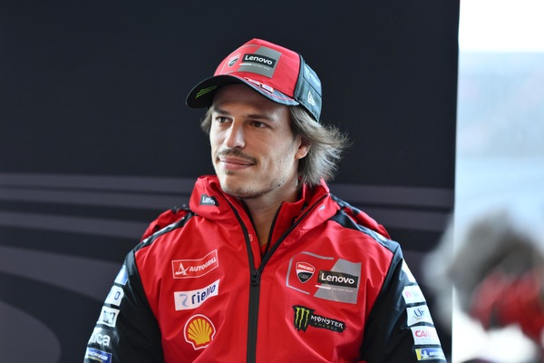 Nicolò Bulega confessa: "Sarebbe bello gareggiare in MotoGP già nel 2027. Toprak mi ha convinto"
