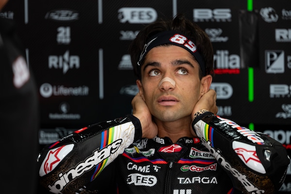 MotoGP, doppio long lap penalty per Jorge Martin a Valencia