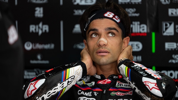 MotoGP, doppio long lap penalty per Jorge Martin a Valencia