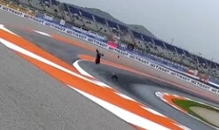Moto2, la spaventosa caduta di Huertas nelle fp1 di Valencia