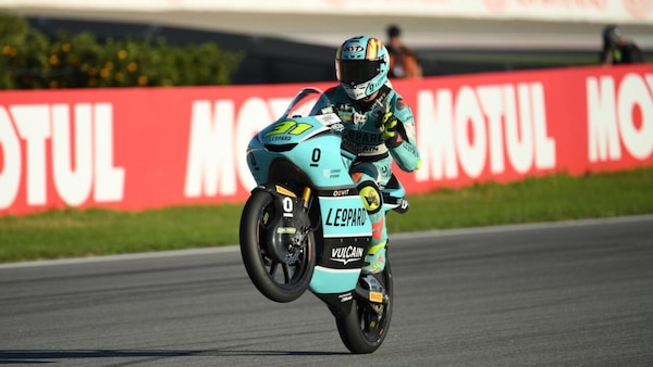 Moto3: Fernandez da record fa sua l’ultima pole position stagionale. Quarto Lunetta