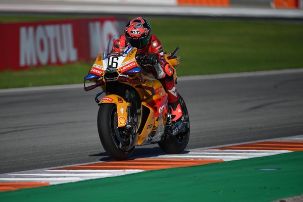 Test Valencia, Ducati “mette su pancia”: ecco la nuova carena della Desmosedici