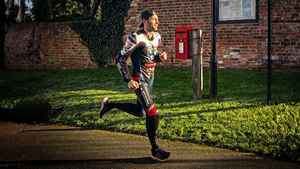 Guintoli correrà “in tuta da moto” la Maratona di Londra in memoria del figlio