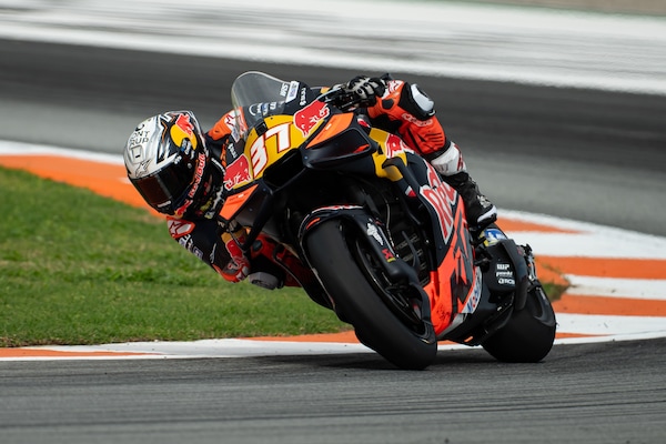 MotoGP, Acosta doppia i compagni di KTM: obiettivo vittoria nel 2026