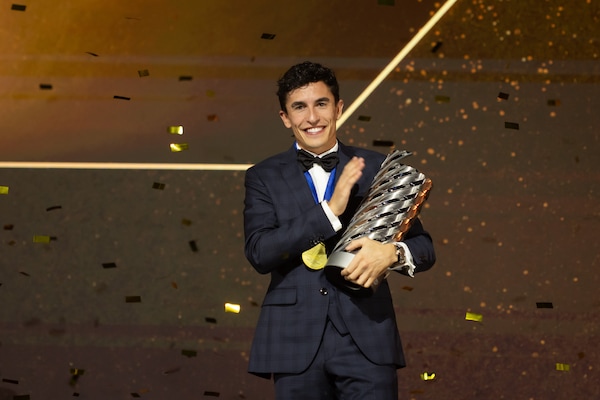 Márquez riflette su Rossi: “In pista si sbaglia, fuori serve rispetto””