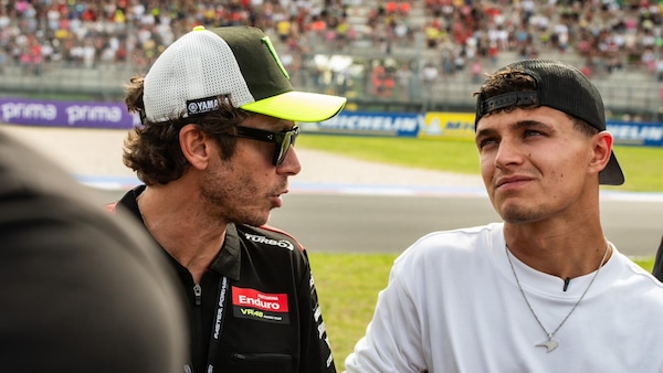 Da Campione a Campione, Valentino Rossi si complimenta con Lando Norris