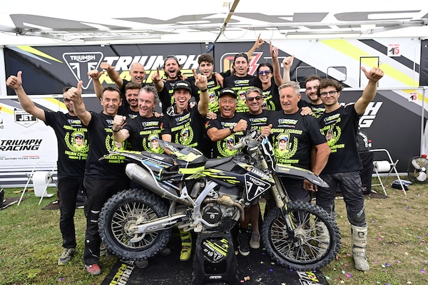 SARANNO 4 I PILOTI TRIUMPH-ITALIA-RACING-TEAM JET ZANARDO