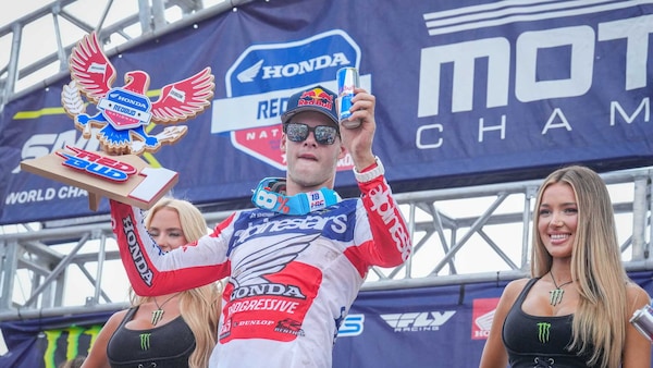 SX: Jett Lawrence infortunato