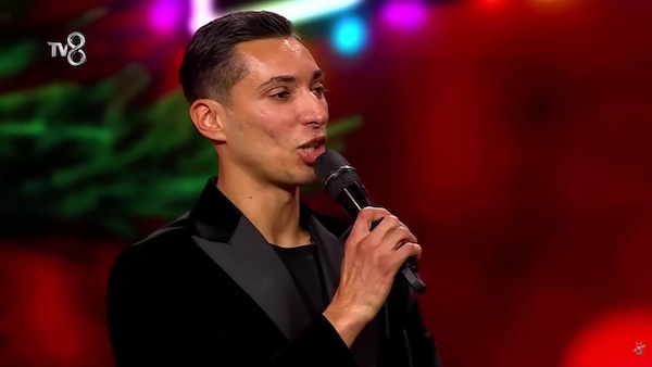 Dalla pista al... palco: Toprak Razgatlioglu ospite d'eccezione al "The Voice" turco