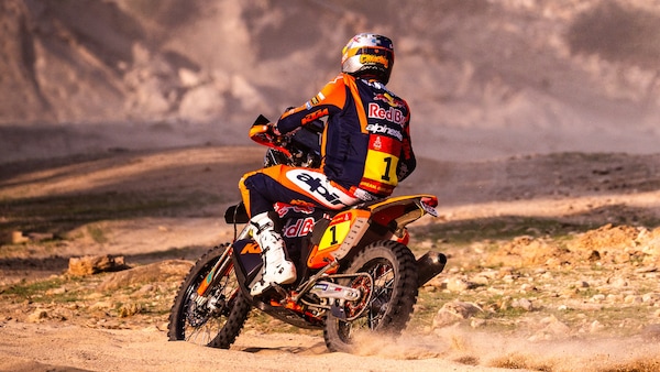 Dakar 2026, Tappa 6: Sanders vince e rafforza la leadership, ma occhio alle penalità