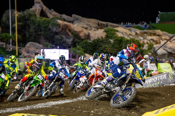 Anaheim 1: ultimo assalto al titolo SX250 per Deegan