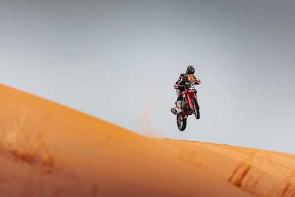 Dakar 2026: Howes vince la Tappa 11, testa a testa Benavides-Brabec per la generale