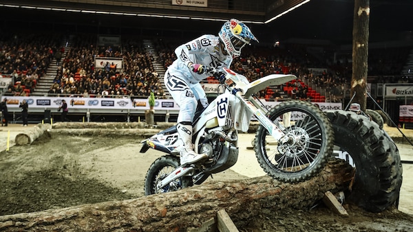 SuperEnduro, sempre lui: tripletta di Billy Bolt anche nel round di Bilbao