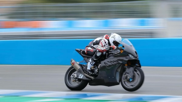 Mago della pioggia: Petrucci leader dei test SBK di Jerez