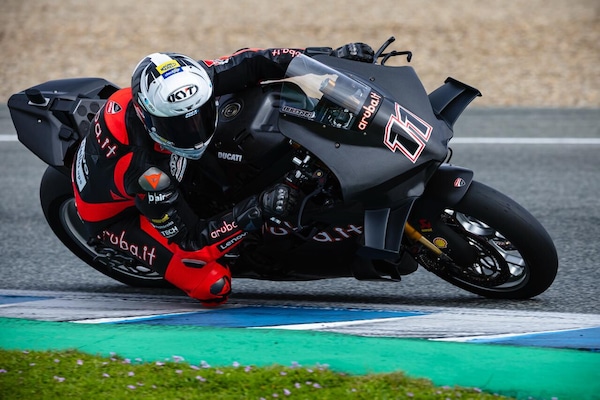 SBK, a Jerez la pioggia ferma i giochi: Bulega il più veloce