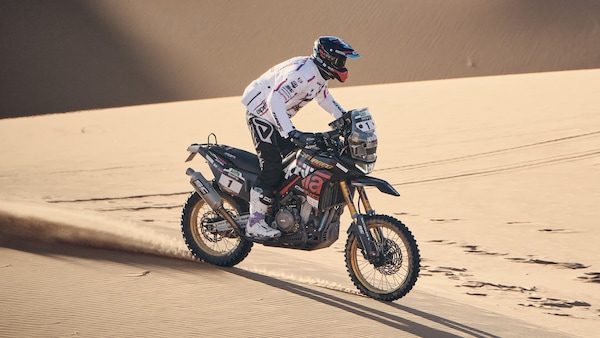 Africa Eco Race, Tappa 4: Cerutti e l’Aprilia al comando, problemi per Botturi