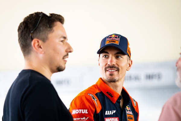 Vinales subito forte a Sepang, la “cura Lorenzo” funziona?