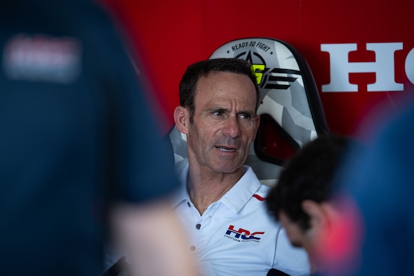 MotoGP, Alberto Puig apre a Quartararo: “È un pilota fantastico, ma tutti parlano con tutti”