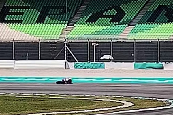 MotoGP: ai test di Sepang la prima caduta di Marc Márquez
