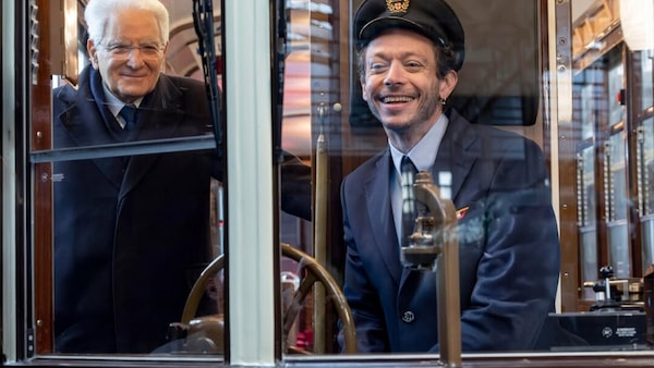 Valentino Rossi tranviere d'eccezione per le Olimpiadi di Milano Cortina